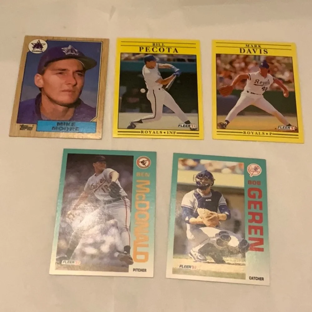 Bundle of Baseball Cards Lot 19